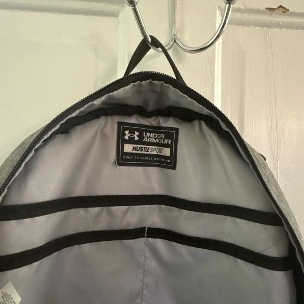 UnderArmour UA Hustle Sport Adult Backpack Gray Heather-water resistant